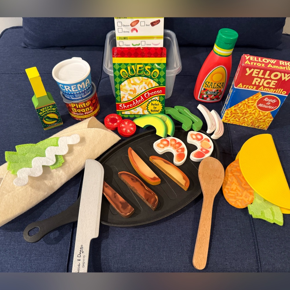 Melissa & Doug Fill & Fold Taco & Tortilla Set
